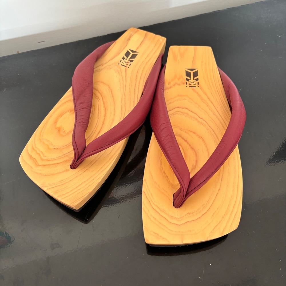 Traditional Japanese Geta Wooden Platform Sandals Burgundy Red Made in Japan M